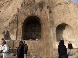 Eein kunstvolles Ausflugsziel, die Grotten von Taq-e Bostan, Iran